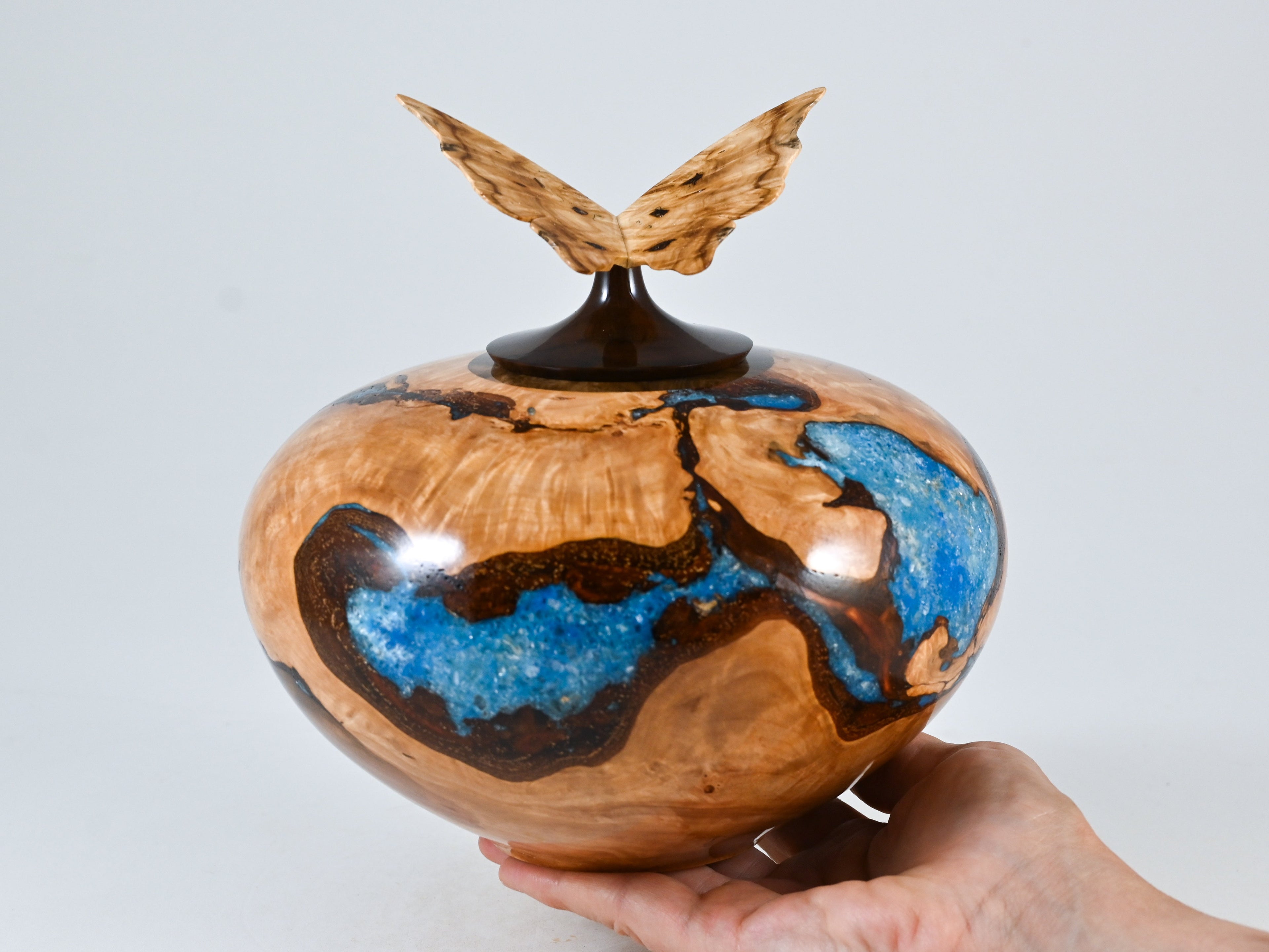 Handmade and Personalized Wooden Urns: Why Craftsmanship Matters