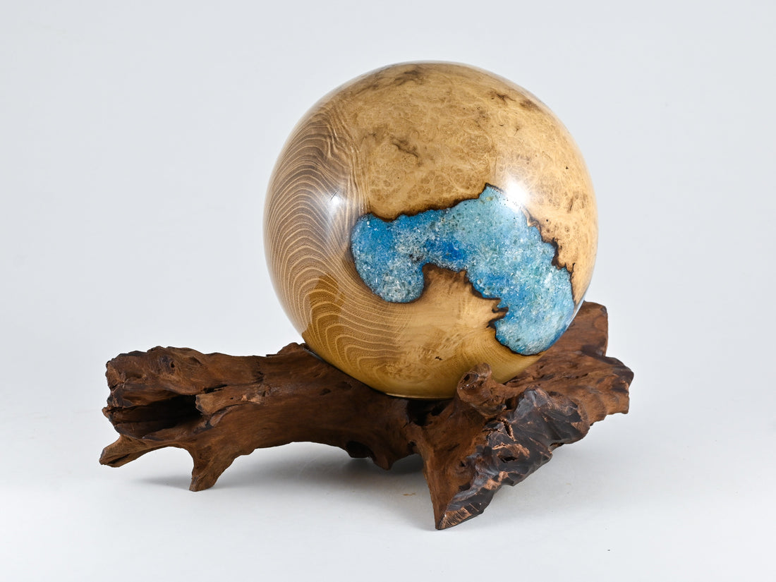How to Choose the Right Wooden Urn for Ashes: Size, Style and Personalization